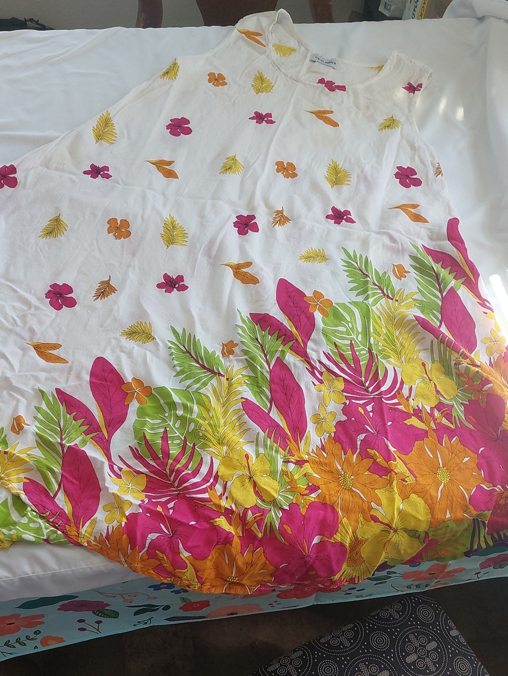 Classic CW Classics White Dress with Pink Floral Accent Lightweight .Size XL